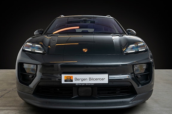 Porsche Macan 4 2 of 24