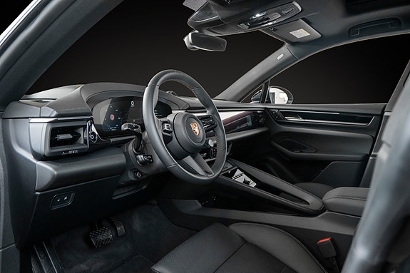 Porsche Macan 4 9 of 24