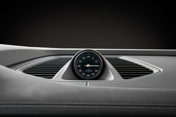 Porsche Macan 4 23 of 24