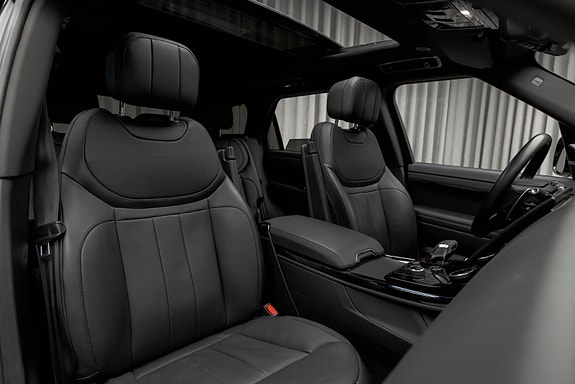 Land Rover Range Rover Sport 16 of 30