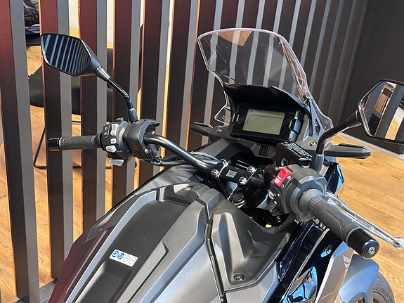 Honda NC750X DCT - Koffertsett og varmeholker 7 of 9
