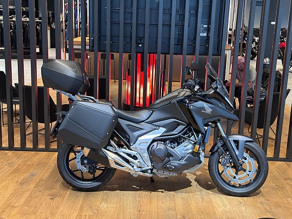 Honda NC750X DCT - Koffertsett og varmeholker 2 of 9