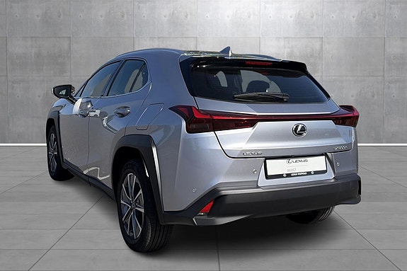 Lexus UX300e 3 of 22