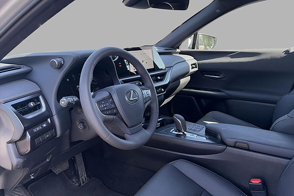 Lexus UX300e 10 of 22