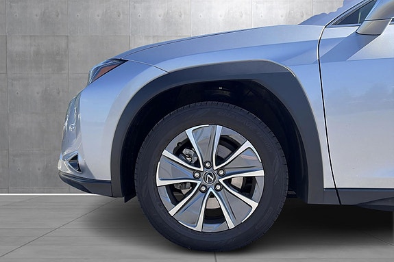 Lexus UX300e 22 of 22