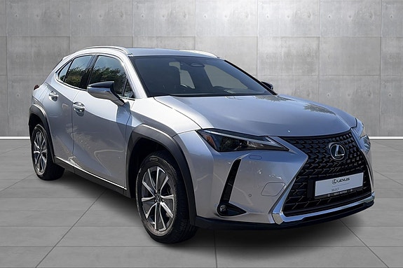 Lexus UX300e 7 of 22