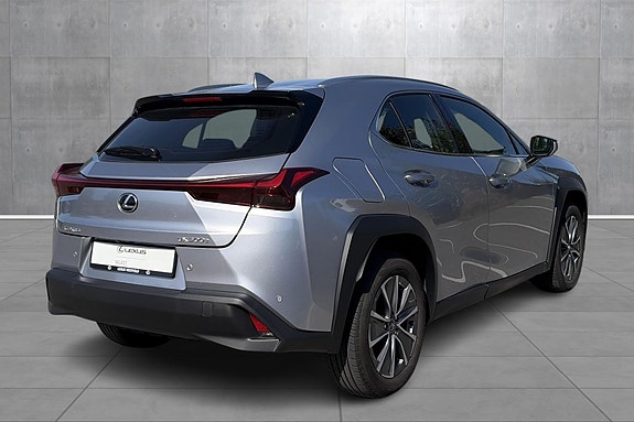 Lexus UX300e 5 of 22