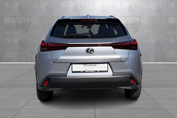 Lexus UX300e 4 of 22