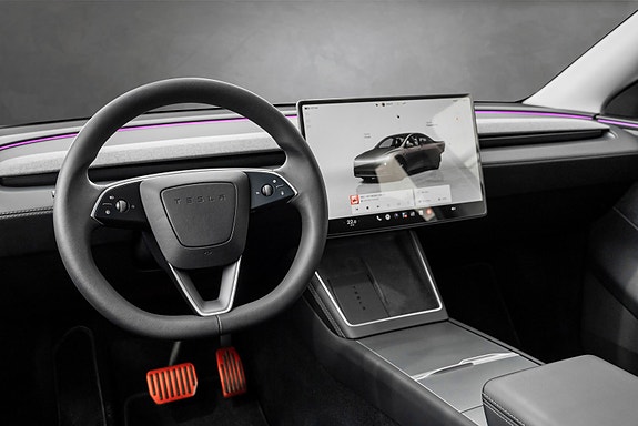 Tesla Model Y 21 of 24