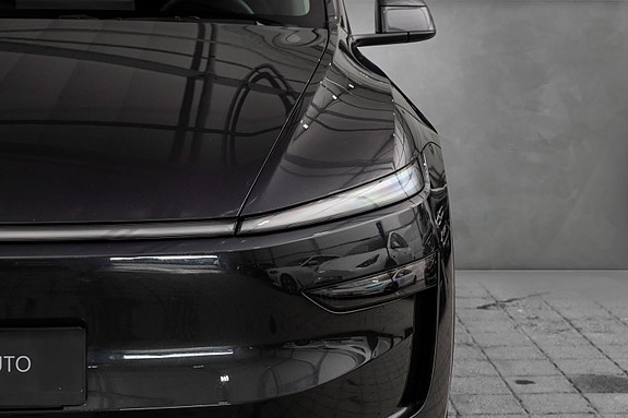 Tesla Model Y 4 of 24