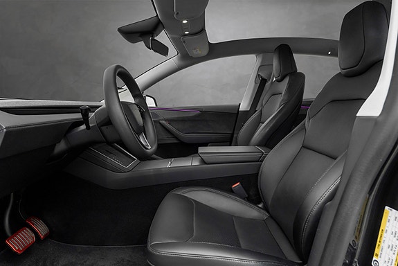 Tesla Model Y 18 of 24