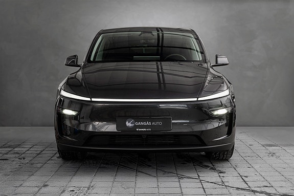Tesla Model Y 3 of 24
