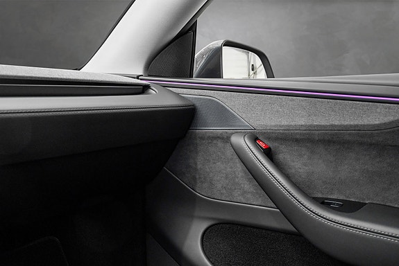 Tesla Model Y 15 of 24