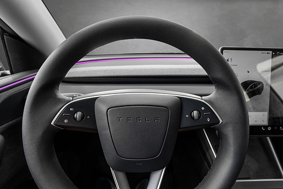 Tesla Model Y 10 of 24