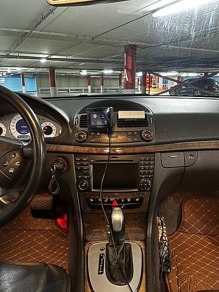 Mercedes-Benz E240 29 of 30