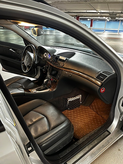 Mercedes-Benz E240 21 of 30