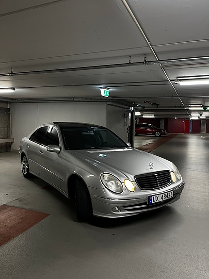 Mercedes-Benz E240 5 of 30