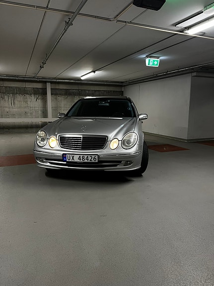 Mercedes-Benz E240 2 of 30