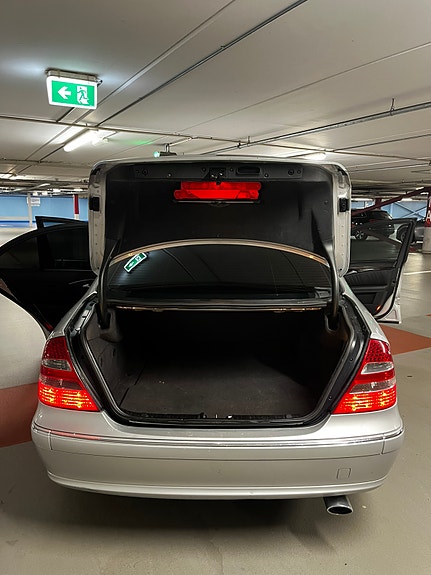 Mercedes-Benz E240 17 of 30