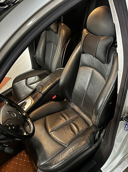 Mercedes-Benz E240 25 of 30