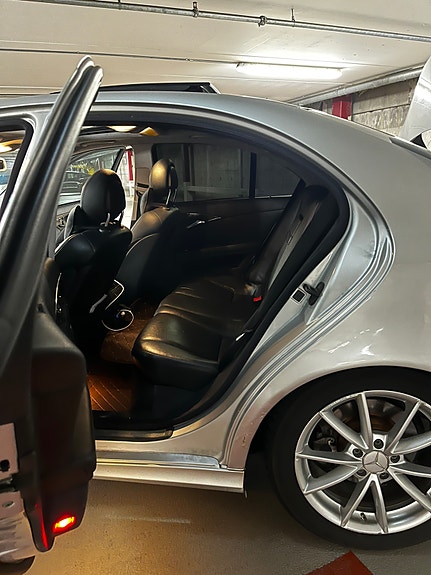 Mercedes-Benz E240 15 of 30