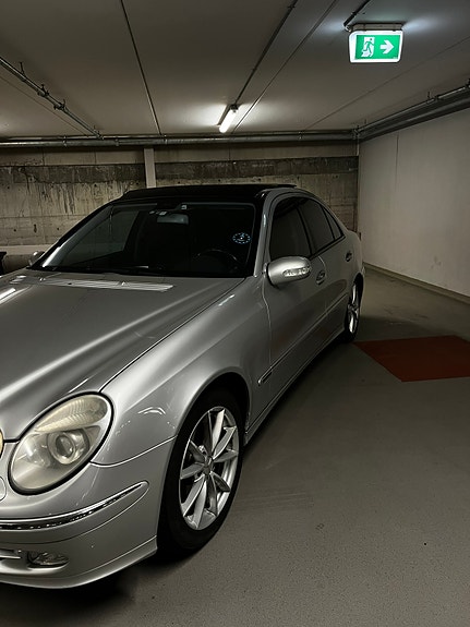 Mercedes-Benz E240 11 of 30
