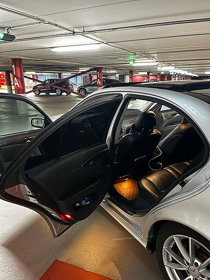 Mercedes-Benz E240 14 of 30