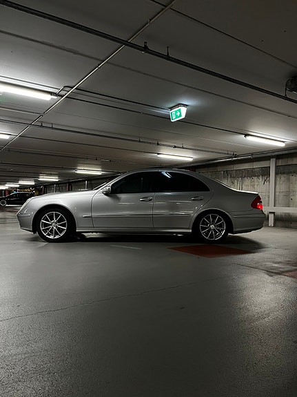 Mercedes-Benz E240 7 of 30