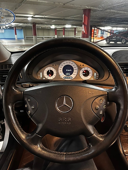 Mercedes-Benz E240 26 of 30