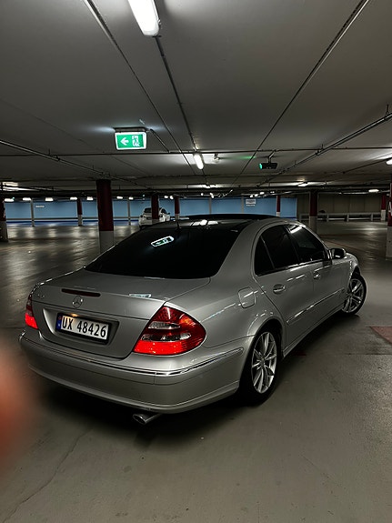 Mercedes-Benz E240 6 of 30
