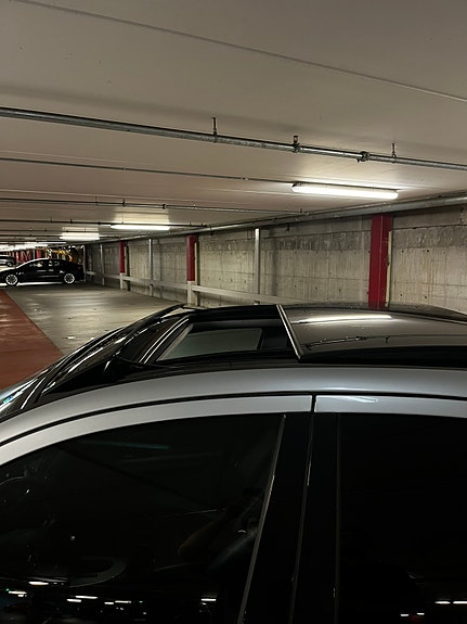 Mercedes-Benz E240 10 of 30