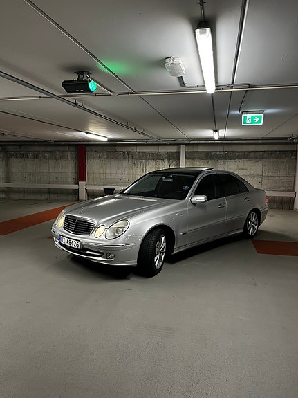 Mercedes-Benz E240 4 of 30