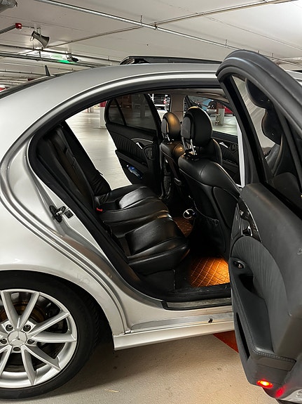 Mercedes-Benz E240 18 of 30