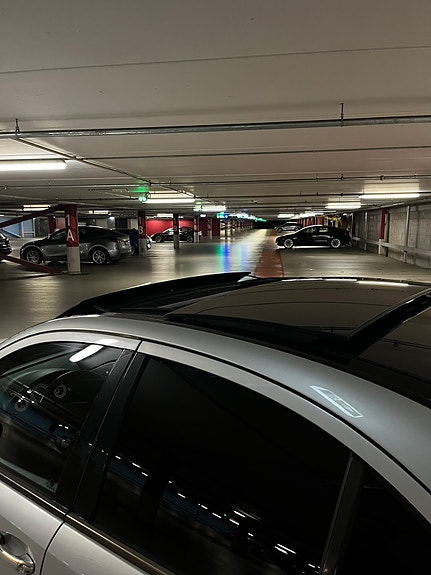 Mercedes-Benz E240 9 of 30