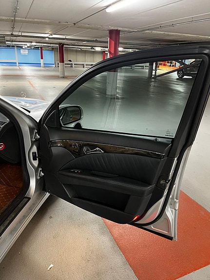 Mercedes-Benz E240 20 of 30