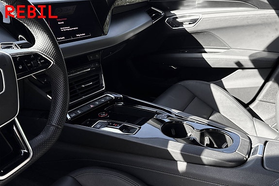 Audi e-tron GT 19 of 21