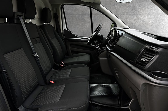 Ford Transit Custom 25 of 30