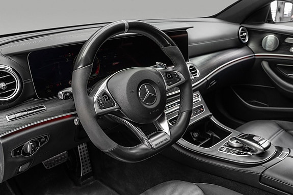 Mercedes-Benz E63 15 of 30