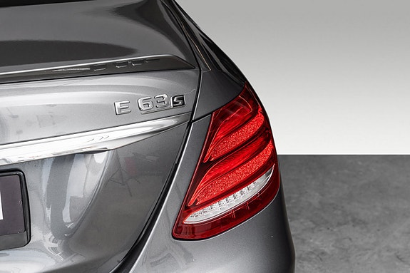 Mercedes-Benz E63 8 of 30