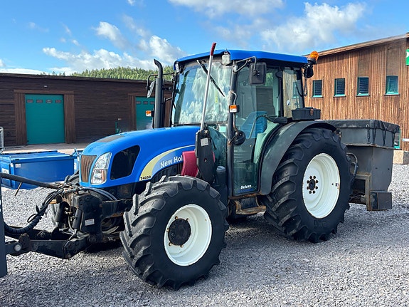 New Holland T4050 traktor - lav time-stand - braketter - hydraulikk foran/bak - 4x4 -  leveringsklar