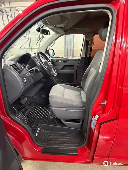 Volkswagen Caravelle 10 of 10