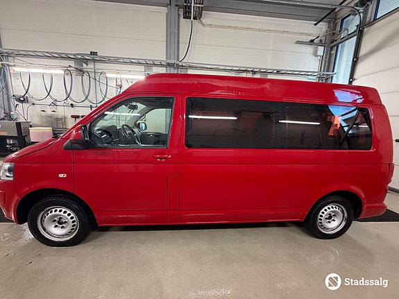 Volkswagen Caravelle 8 of 10