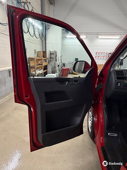 Volkswagen Caravelle 9 of 10