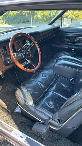 Lincoln Continental 4 of 11