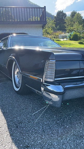 Lincoln Continental 2 of 11