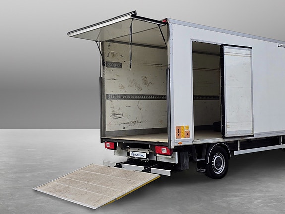 Mercedes-Benz Sprinter 16 of 30