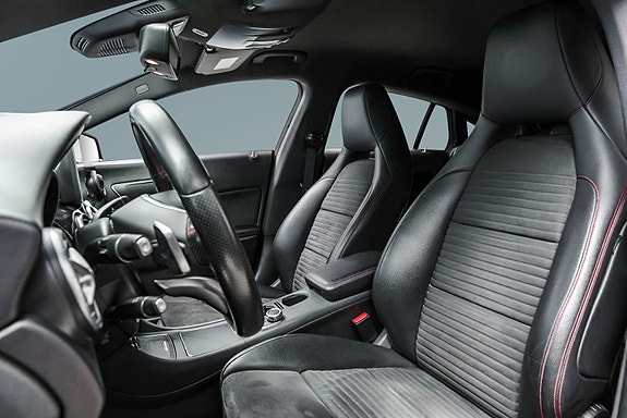 Mercedes-Benz CLA180 13 of 30