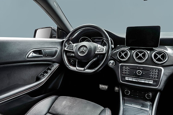 Mercedes-Benz CLA180 14 of 30