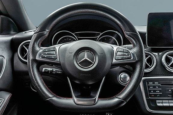 Mercedes-Benz CLA180 16 of 30