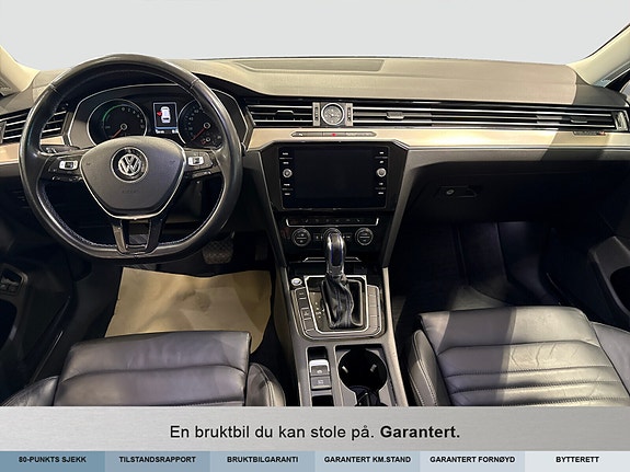 Volkswagen Passat 9 of 13